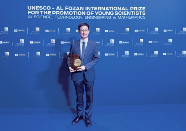 中国科学家成里京获“阿勒福赞奖”