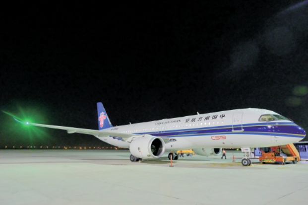 2025迪拜航展开幕中国C919大飞机亮相