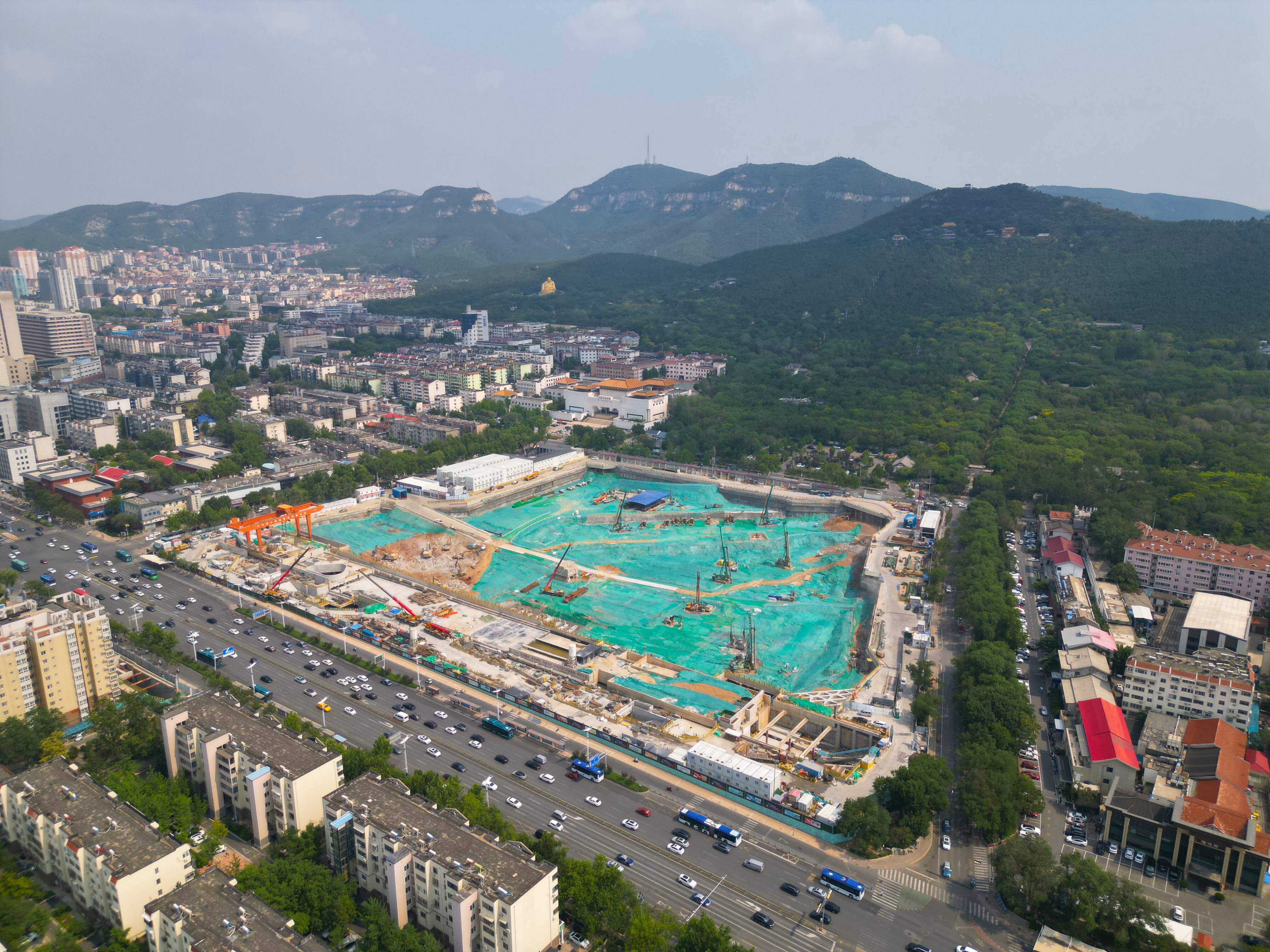 千佛山北广场地下结构施工全面展开 预计2026年6月整体竣工