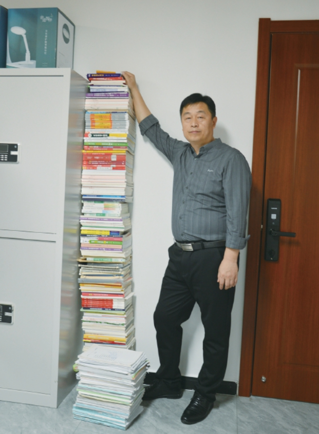 山东46岁中专学历爸爸三次考研终上岸：想给孩子做个好榜样