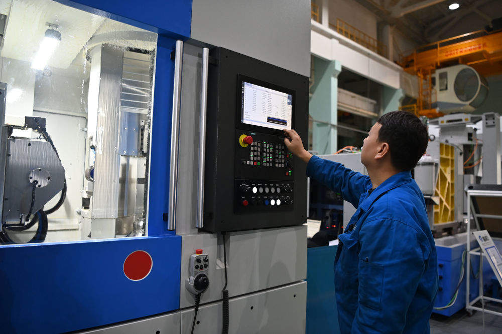 向着美好未来接续奋斗——全国两会传递信心与力量