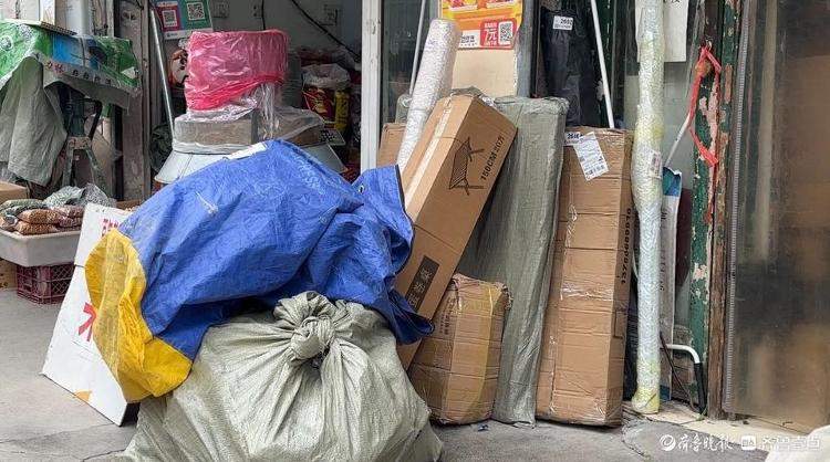 新规后的快递业：市民仍选择放驿站，有快递员电话被标诈骗电话