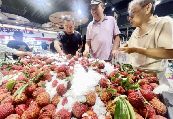 《长安的荔枝》带火鲜果 超市荔枝销量大涨