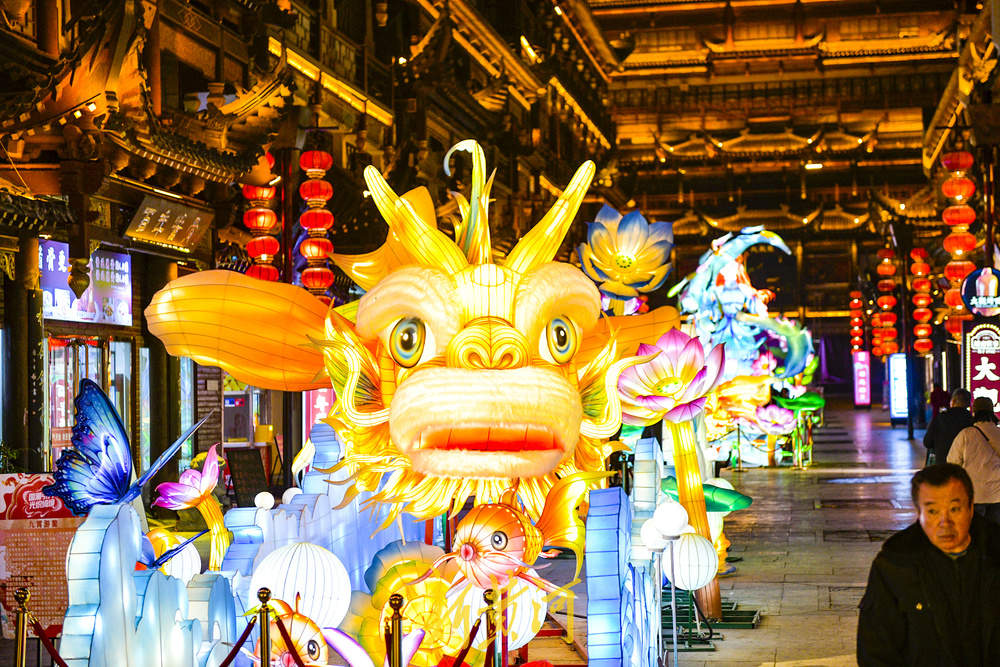 花灯展点亮百年商埠 泉城夜色再添国风新韵