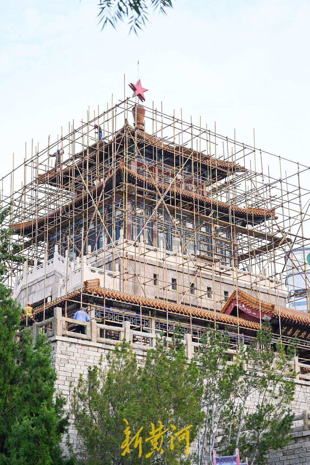 整体修缮保护！解放阁披上钢架外衣