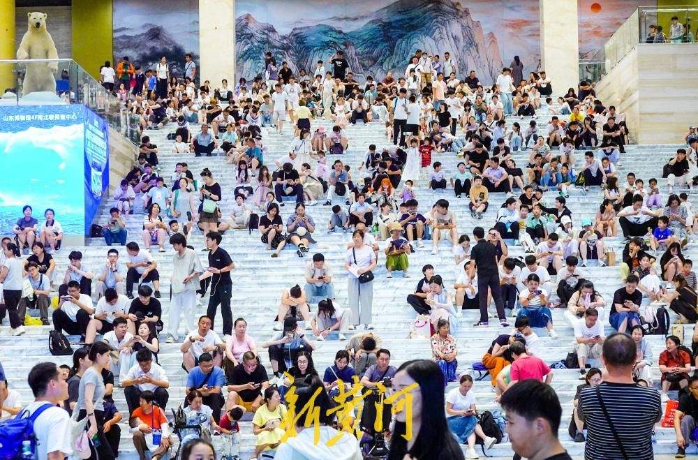 泉城烈日炙烤，最高温度破35℃，不少市民来博物馆纳凉
