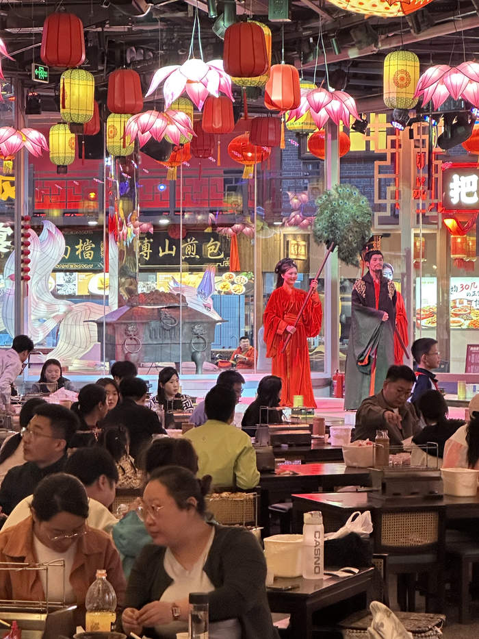 淄博烧烤4.0版，到底有多卷？