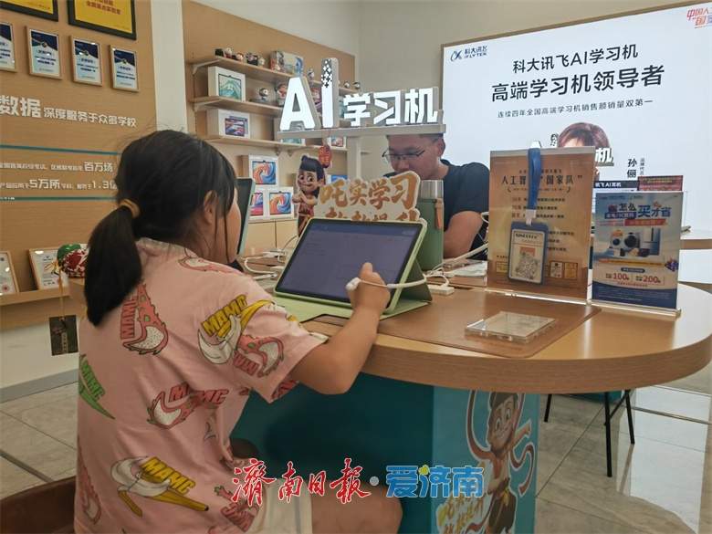 融媒·深调查丨学习机迭代飞速，家长为“教育升级”买单：万元一台“AI神器”，是真刚需还是焦虑税？