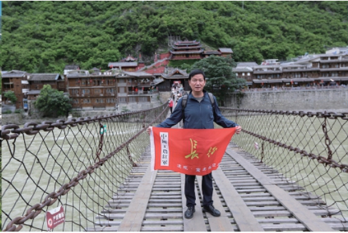 追光十万里 