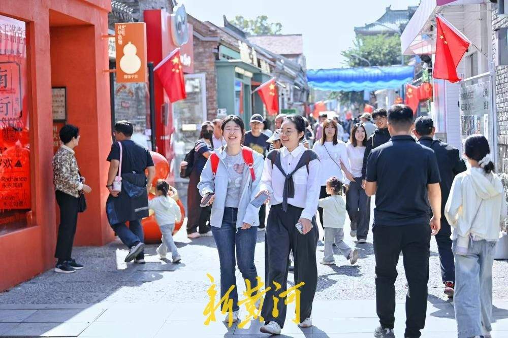 济南百年上新街游人如织，国庆假期成亲子游好去处