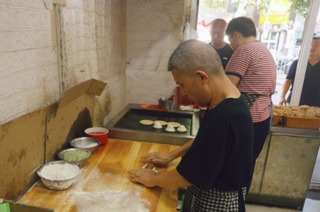 一口油旋香 满满济南味——老赵夫妻的生计与一座城市的舌尖记忆
