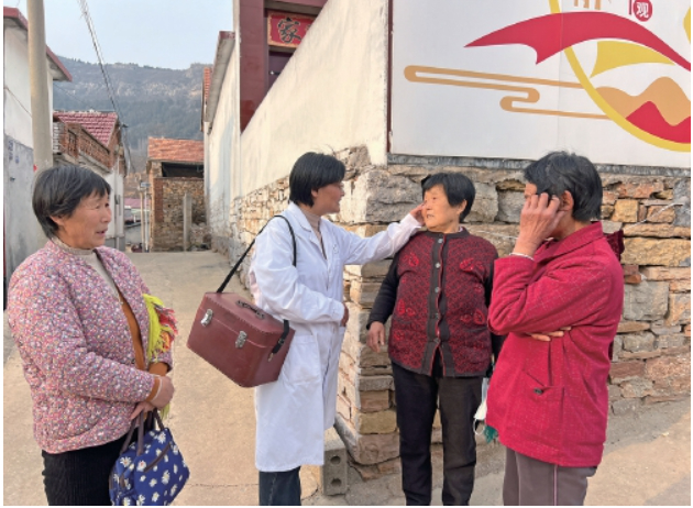 背着药箱，跑遍了四个村——1400多名乡亲的健康守门人