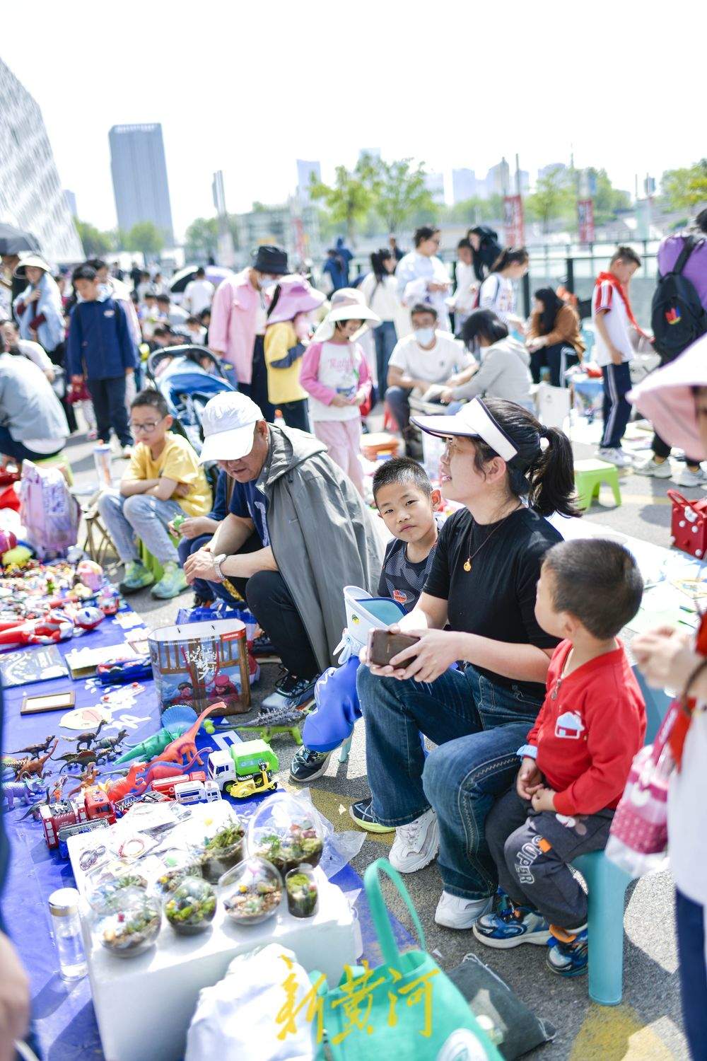 书籍跳蚤市场 书香流动“淘”趣无穷