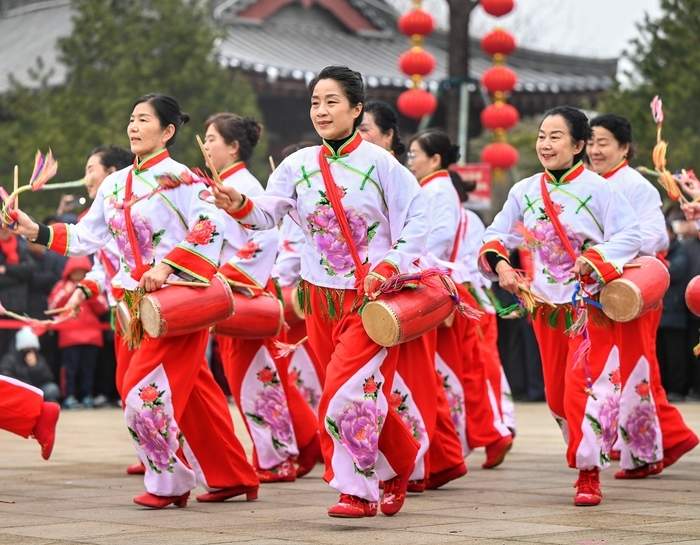 济南有自己的“英歌舞”!十大传统舞蹈决战千佛山,现场夯爆了