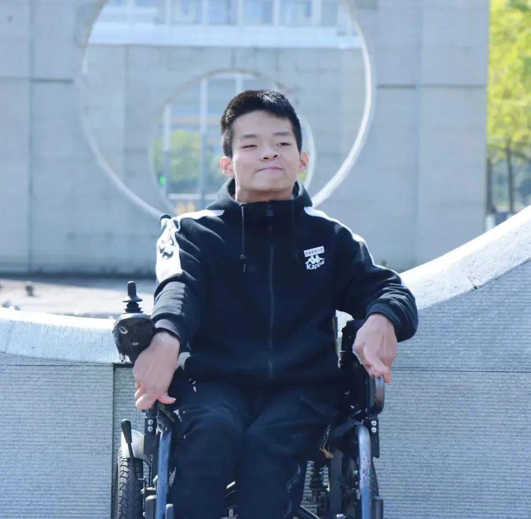 高考623分的脑瘫少年,毕业了!还保研了!