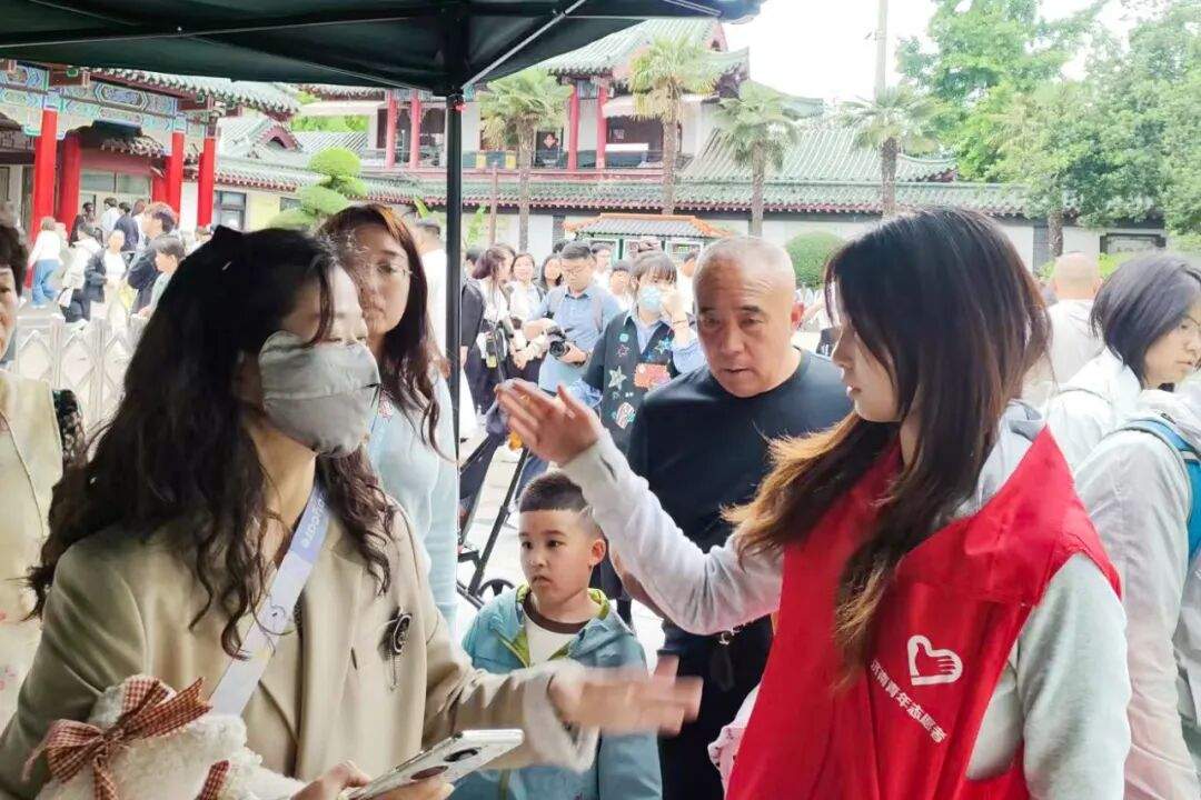 当“五一”遇“五四”，泉城青年志愿者以志愿践初心，用服务暖全城
