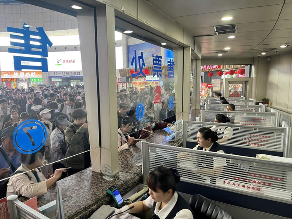 济南长途汽车总站客流高峰预计持续至5月1日下午