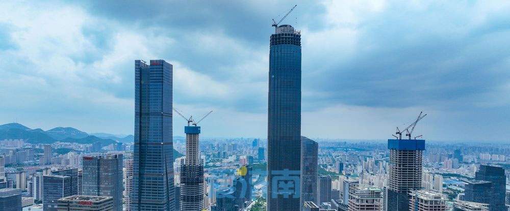 直上云霄！济南CBD超高层“山”幕墙向顶部冲刺