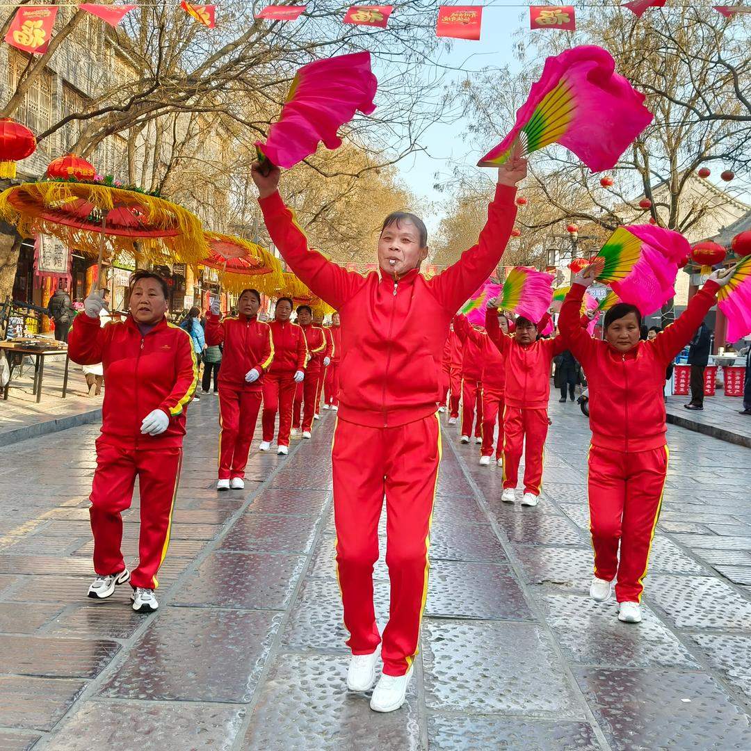 新春走基层丨车水马龙 齐鲁迎客来