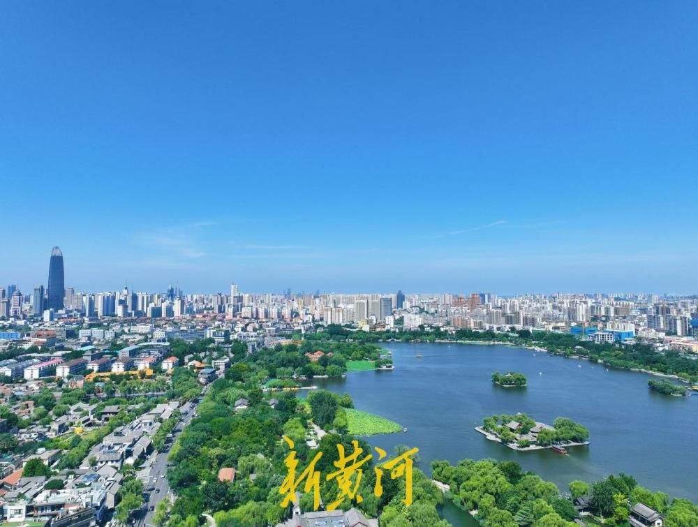 高温遇“泉城蓝”！大明湖水天一色绘就泉城盛夏美景