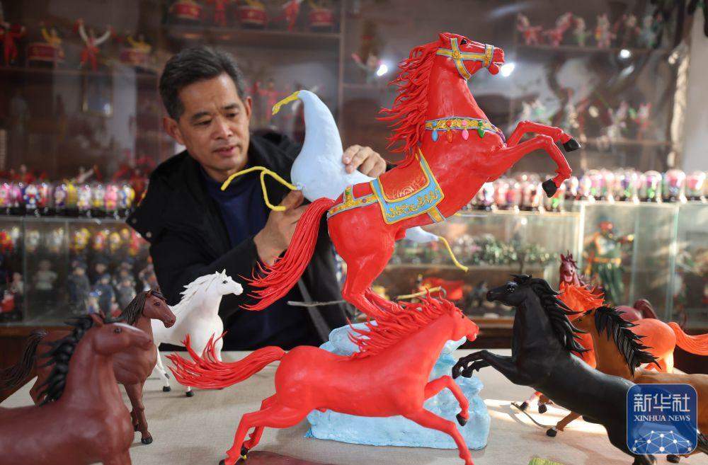 山东：文创“马”力全开迎新春