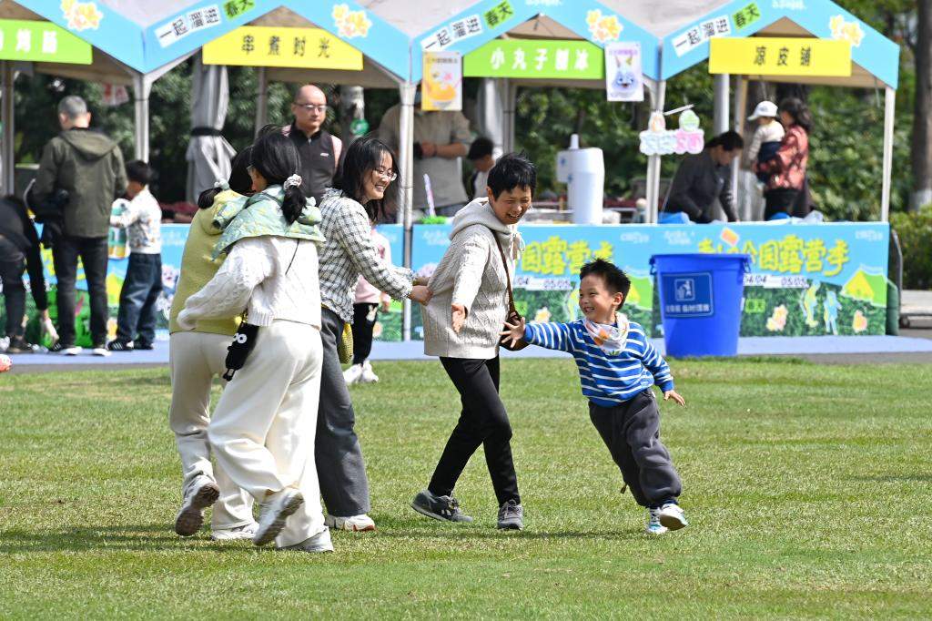 以春为媒 暖意涌动——盘点清明假日消费新亮点