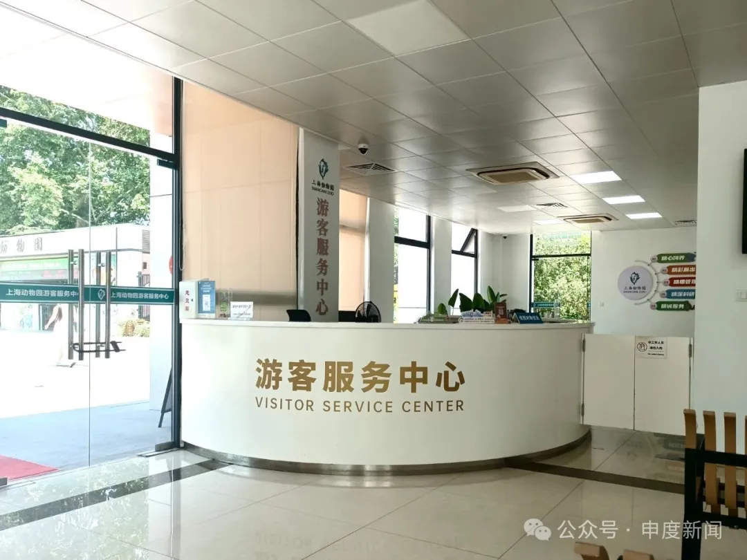 10月龄婴儿上海动物园内喝奶瓶被驱赶，园方称做法合规无需道歉，网友吵翻