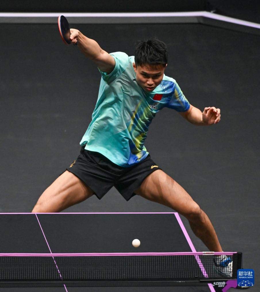 乒乓球——WTT重庆冠军赛：周启豪胜黄友政 晋级男单16强