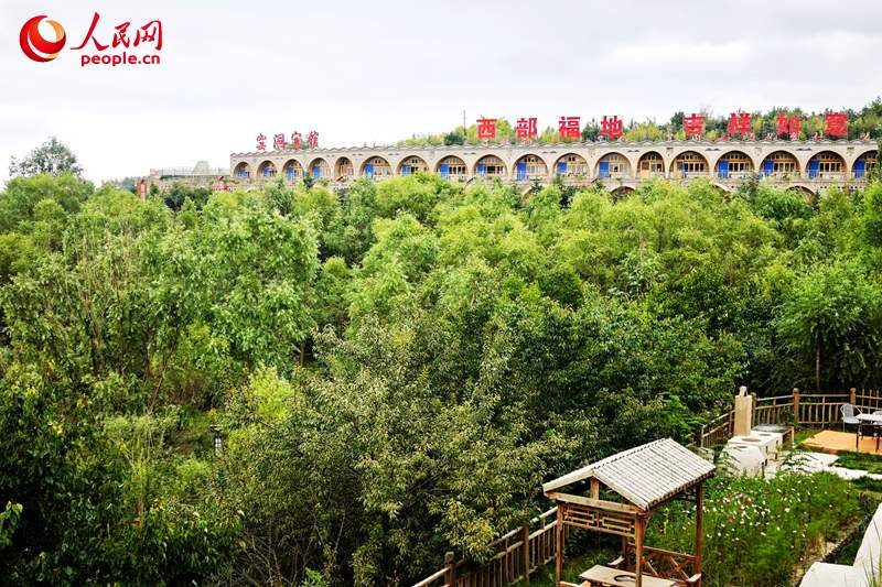 行进中国·走好新时代的长征路 六盘山下 长征启新程