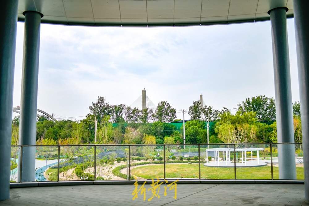 一年四季 泉在济南丨济南黄河畔建新公园，粉色沙滩和观景台别具一格