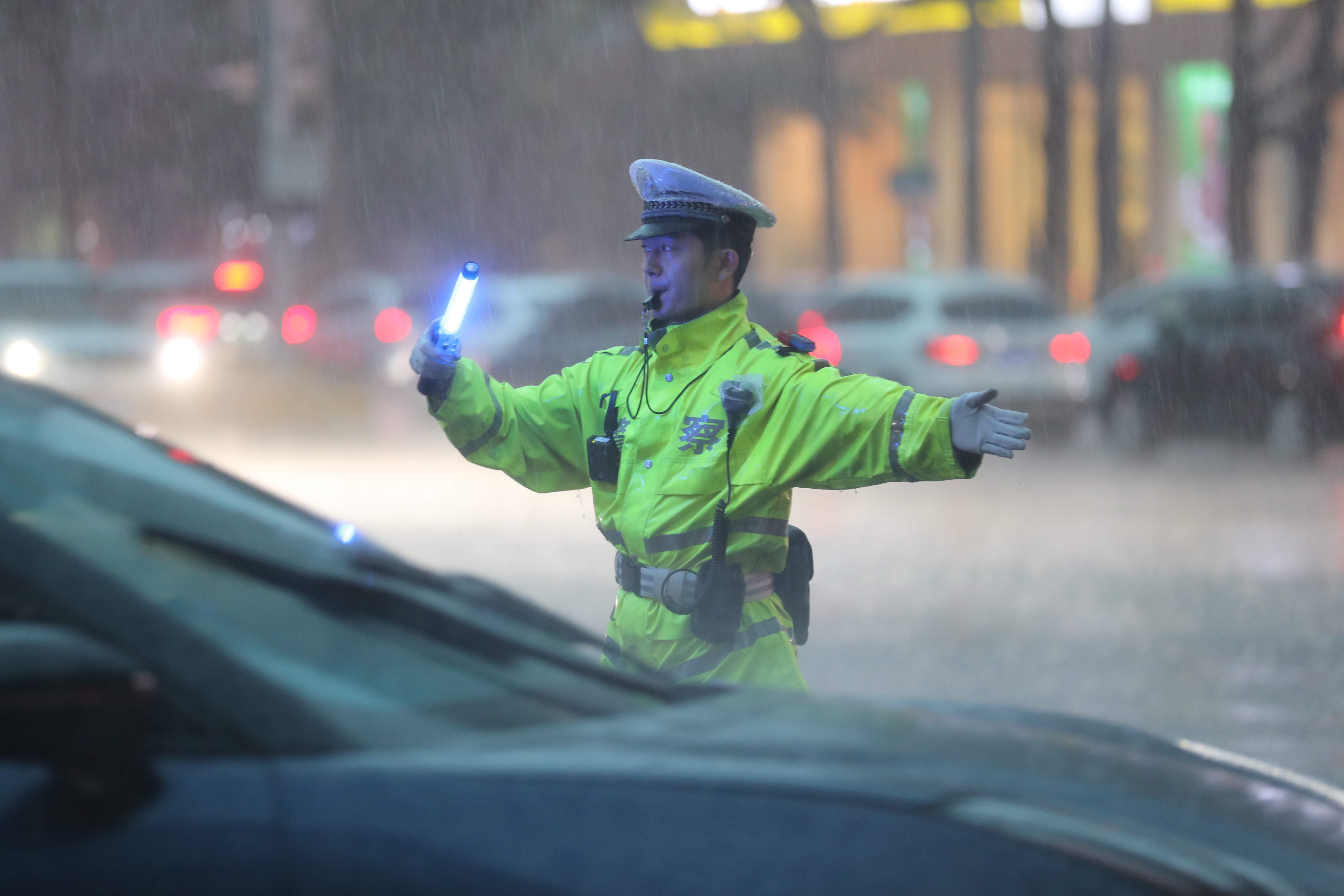 “倾泻式”强降雨下的济南路况：提速！大部分积水点半小时退水