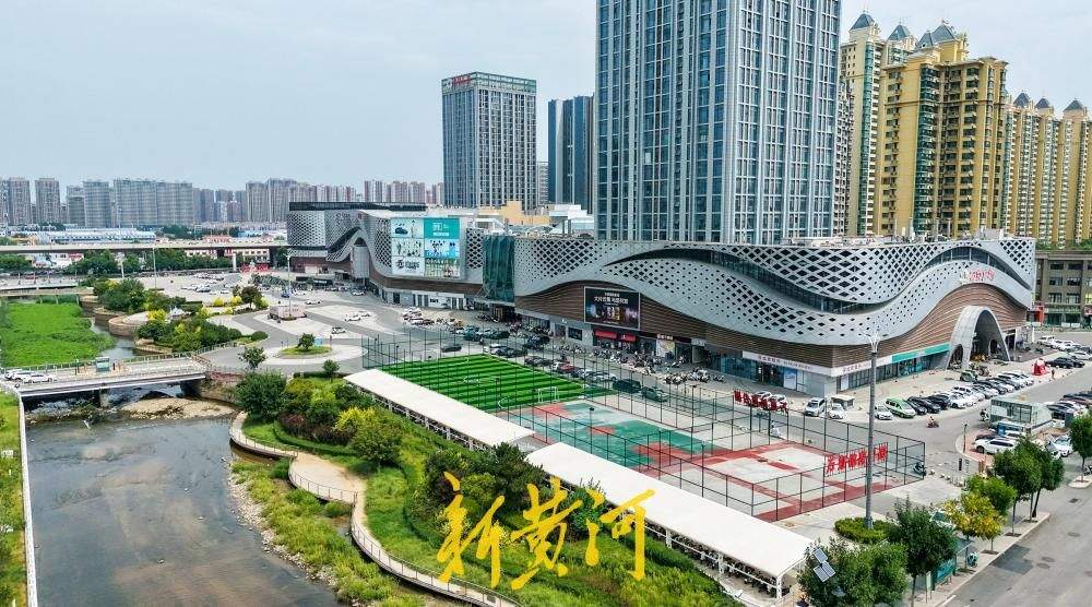 盘活停车场空间，济南一商场门前建起体育公园