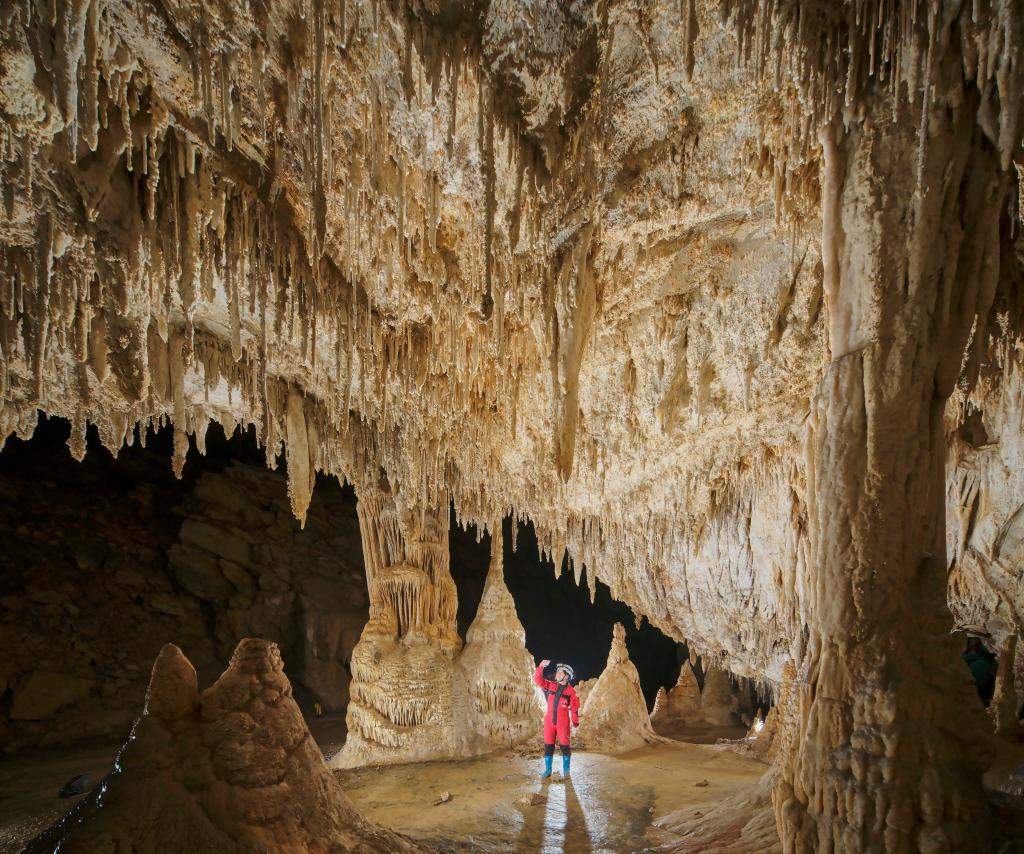 贵州遵义发现4.8亿年“地下水晶宫”