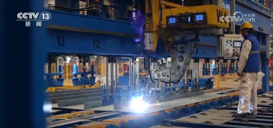 海上“超级带货王”交付 中国造船业接连刷新纪录