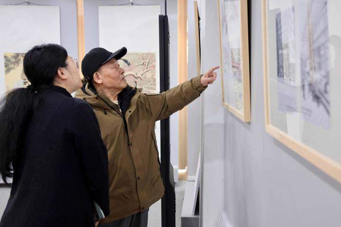 济南八旬老人 用画笔记录家乡变化