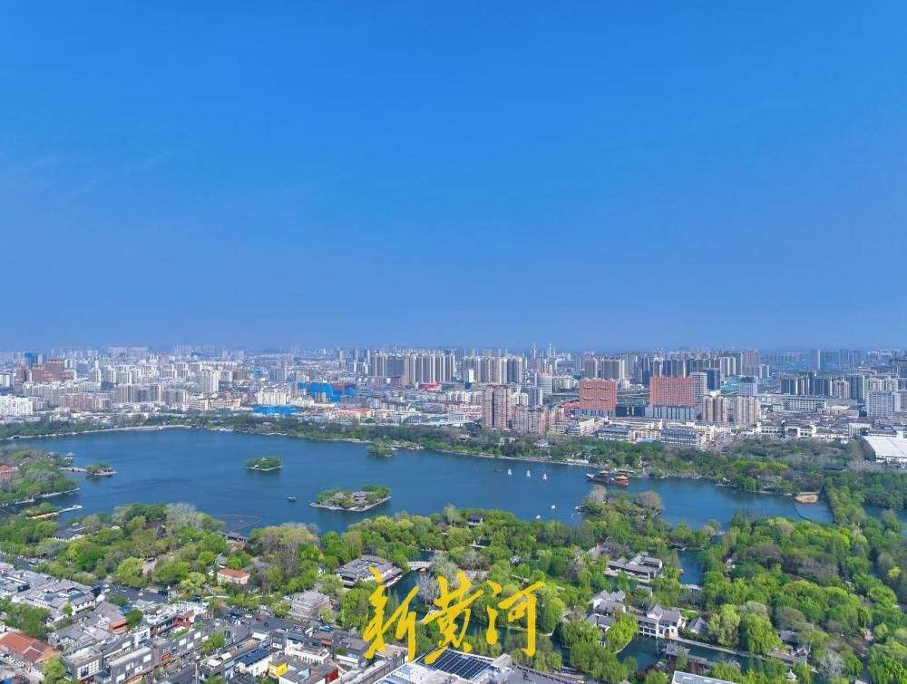 仲春一片“泉城蓝” 大明湖水天一色如同天空之镜