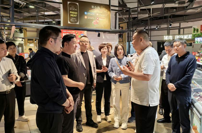 银座“官宣”，对标胖东来！“大卖场”失灵，传统商超们忙“爆改”？