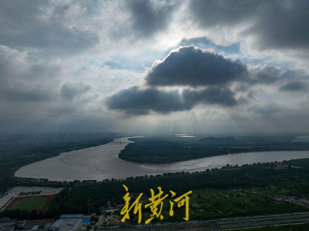 台风“格美”北上，济南黄河上空风起云涌