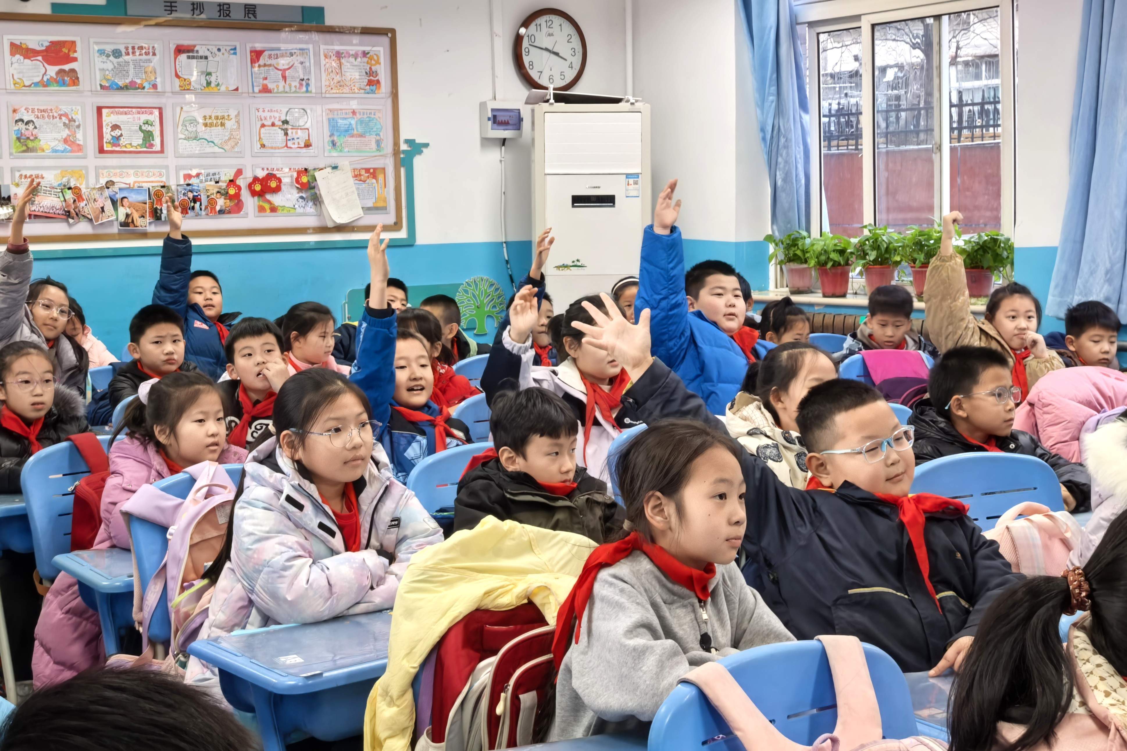 山东省地矿局地质测绘院大数据中心党支部走进济南市甸柳第一小学开展“科普进校园”活动