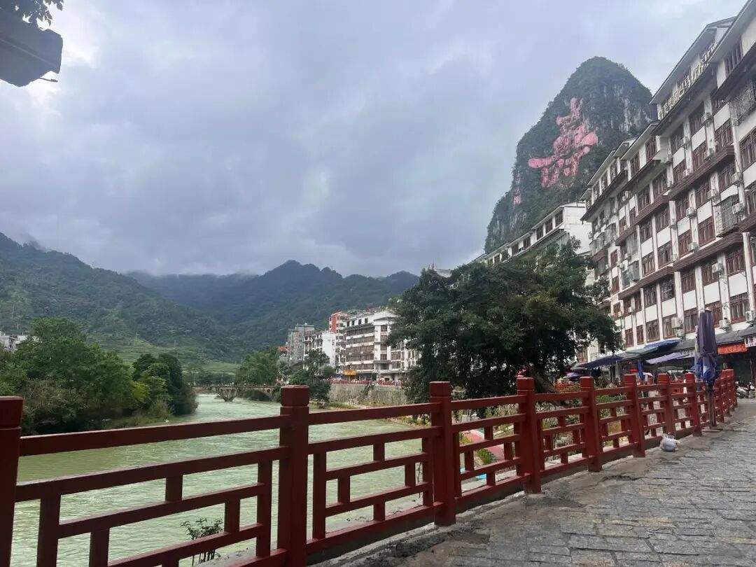 探访巴马长寿村百岁老人:经历过至亲离别,但他“看得淡”,“这里八十岁以上才算老人”