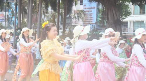 泰国是拉差“堆饭节”盛大启幕：帕亚泰是拉差医院携手民俗传承守护社区安康