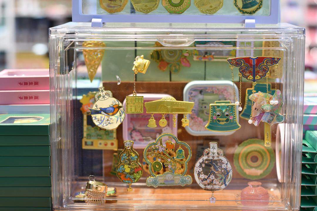 “收入七三分”，镇馆之宝成“销冠”