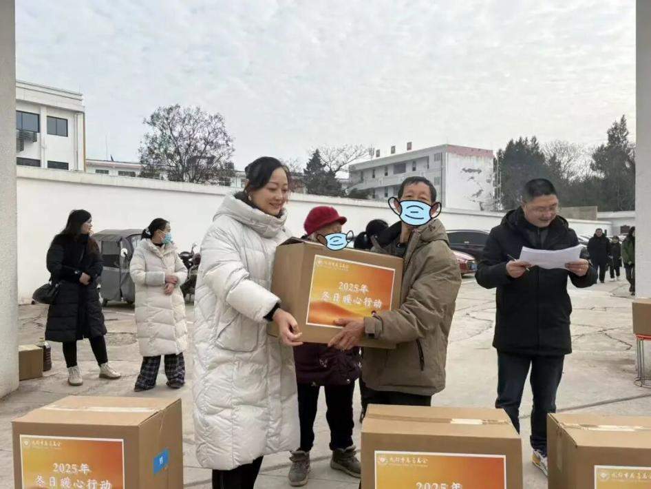 市县联动送温暖 爱心暖流涌蓉城——成都2025年寒冬送温暖活动