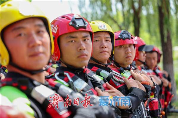 融媒·见证丨“水上蛟龙”练硬功 济南消防集结精兵，开展汛期水域集训