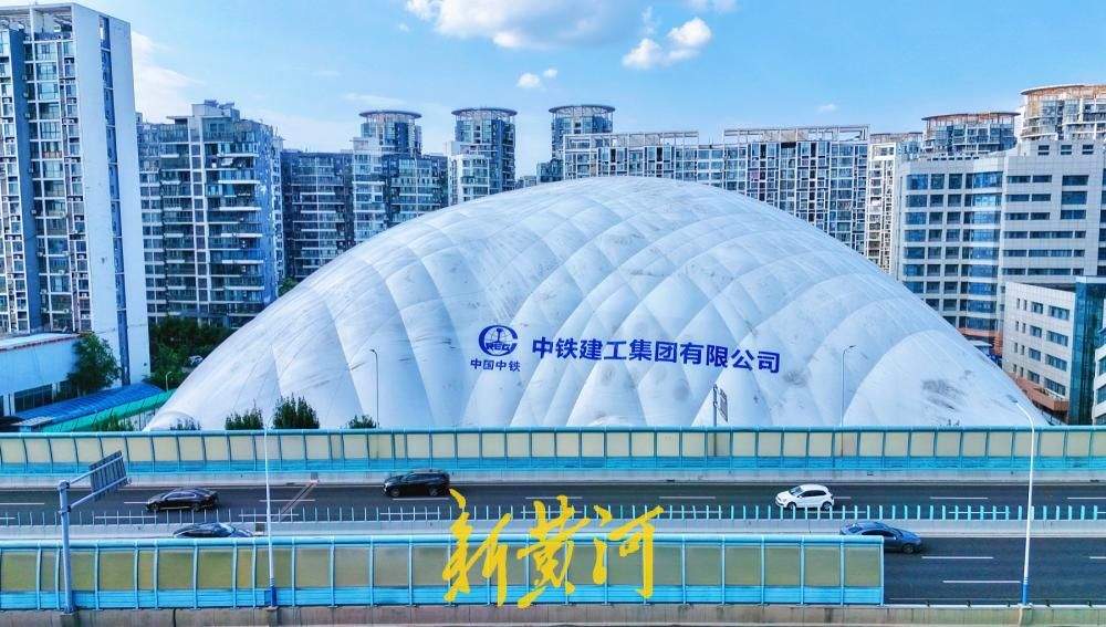 山东省立第三医院北院区基坑气膜安装到位，体积达到56万立方米