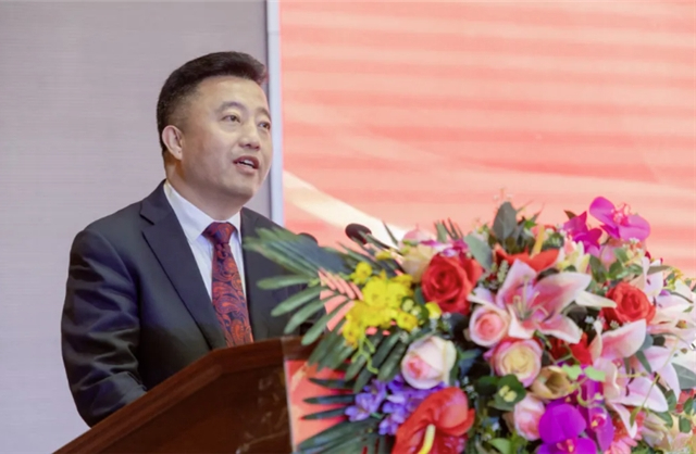 首衡2025年度表彰大会召开 董事长米亚林诠释市场与商户的共生之道