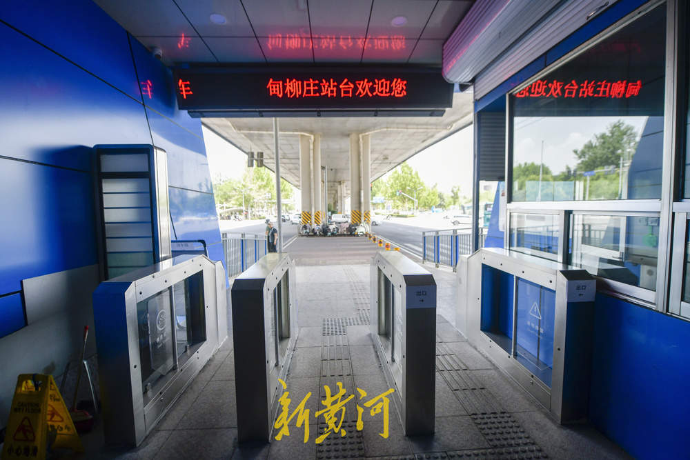 济南BRT站台闸机升级，可实现无人值守式检票进站