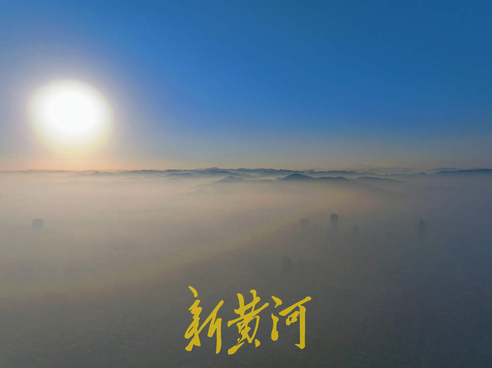 云端分界，泉城冬雾现泾渭奇观