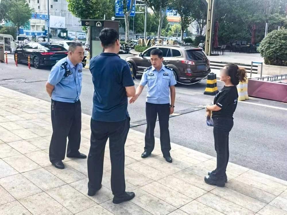 小区装安防护安全，却堵死商户客流？济南多部门联动化解小区矛盾