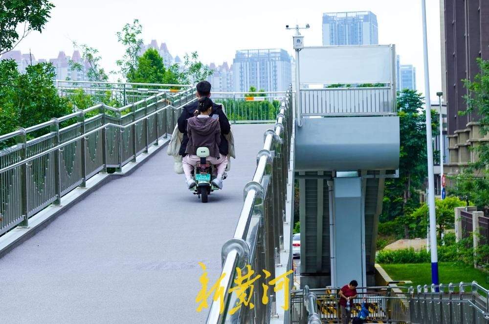 济南：30米折返坡道让非机动车轻松过街